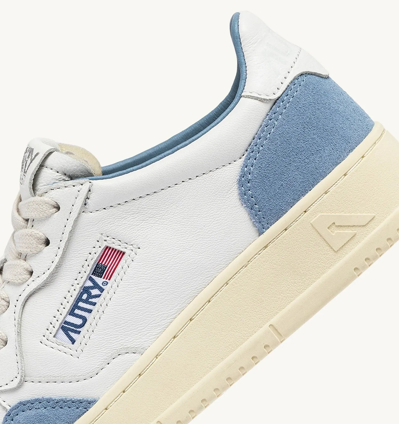 MEDALIST LOW IN PELLE E SUEDE BIANCO E STREET BLUE